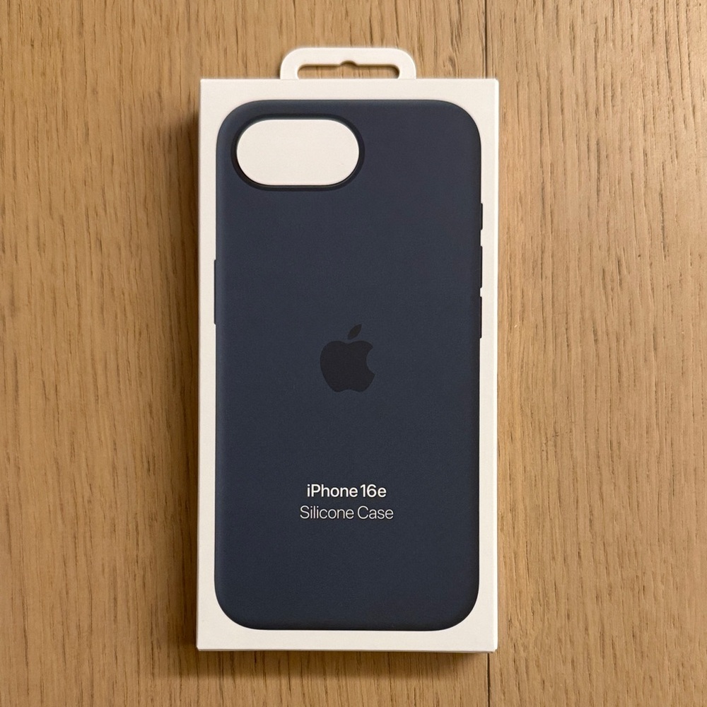 Apple iPhone 16e Silicone Case - Navy / Dark Gray